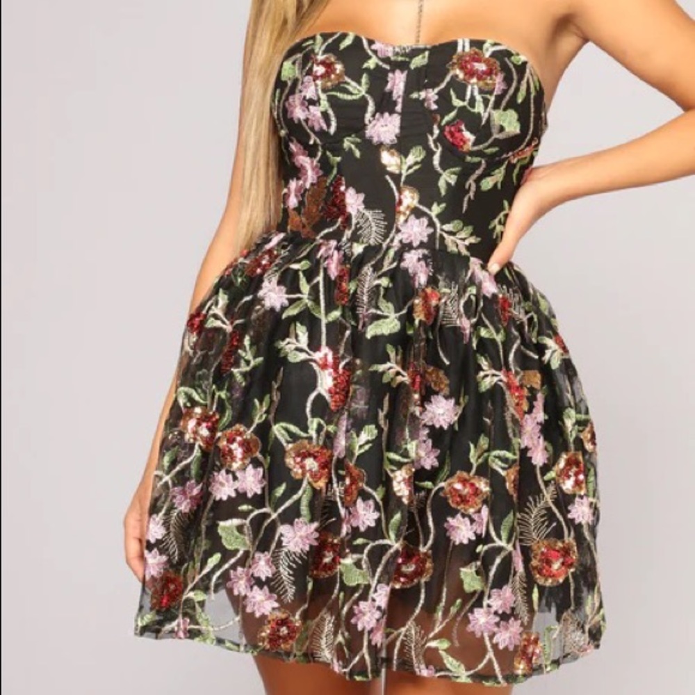 NWT Strapless Embroidered Dress